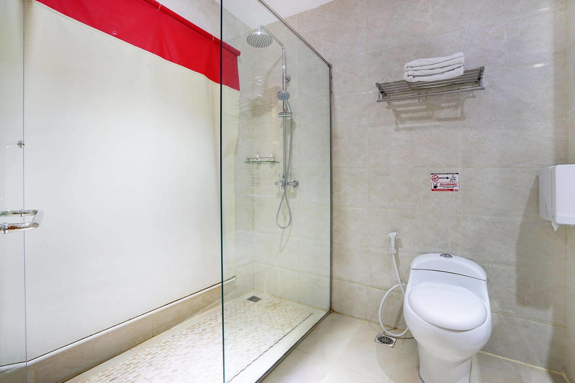 Zen Rooms Near Bcs Mall Penuin Batam Exterior photo